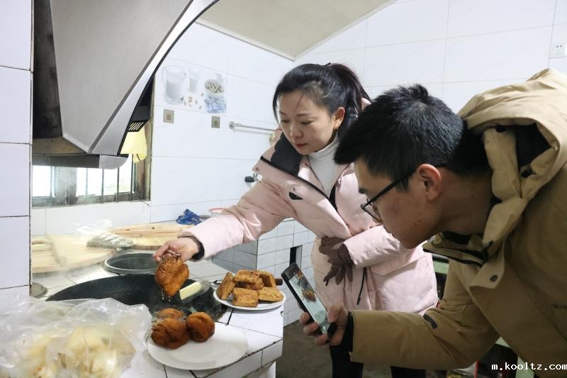 晓天镇：庆冬至   炸点心