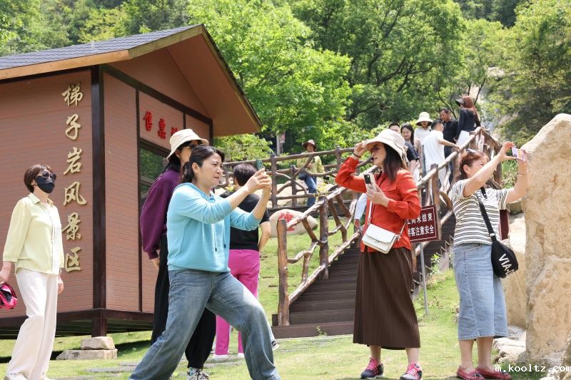 晓天镇：浩荡自驾游 “川藏 ”  赏最美春光