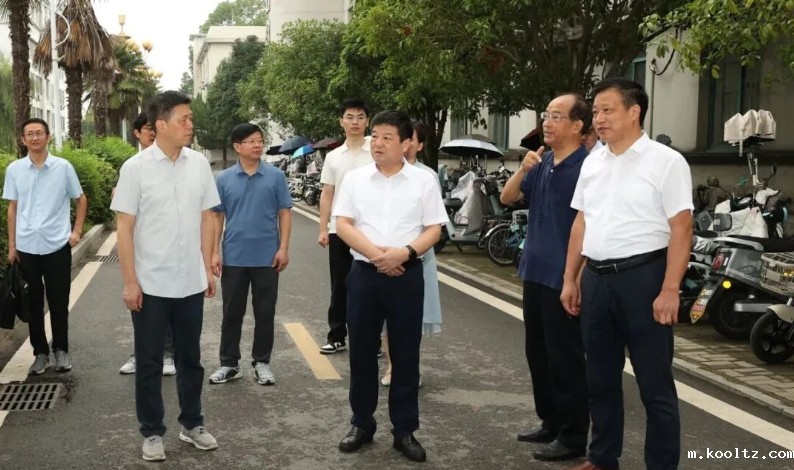 赵珞到舒城中学开展教师节慰问活动